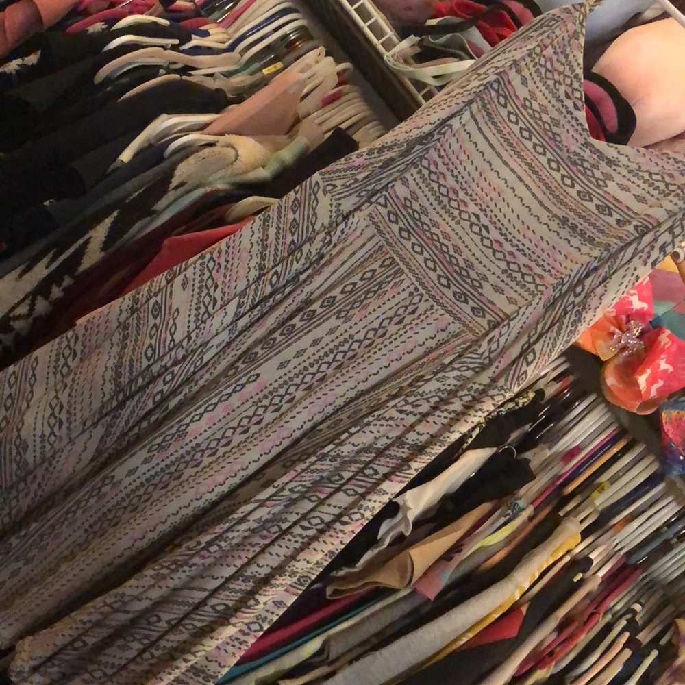 Very cute flowy lightweight dress. - Picture 7 of 8